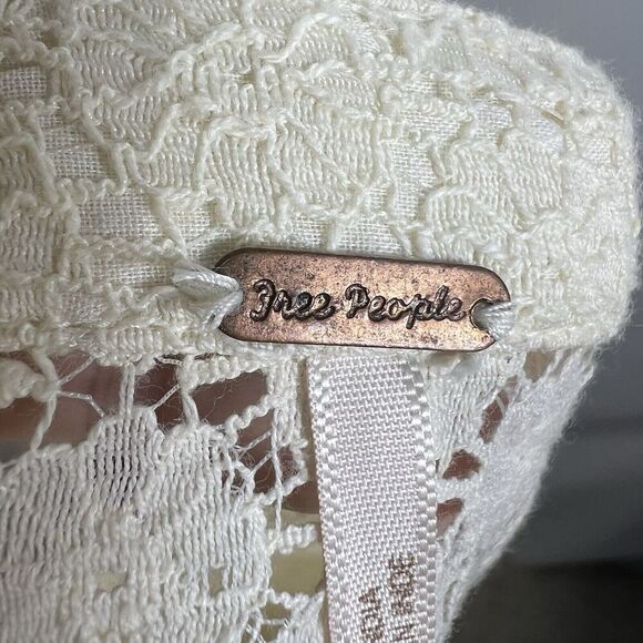 Free People Blouse Ivory Victorian Ruffle Lace Floral JacketCrochet Brass Med. - Picture 15 of 16